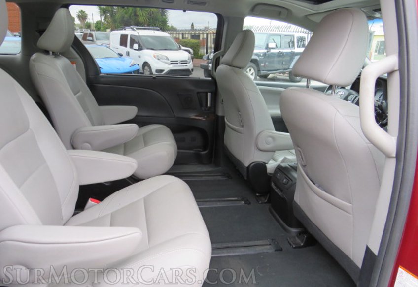 2015 Toyota Sienna - Image 28