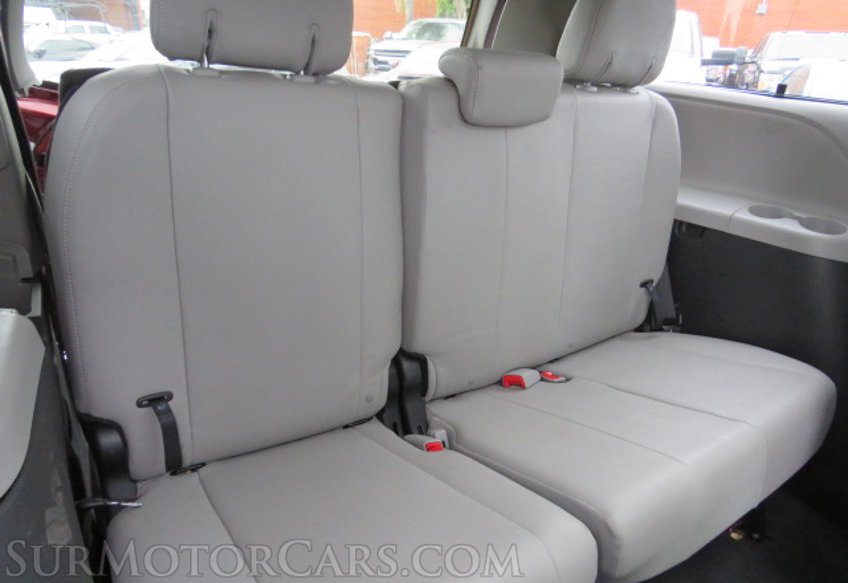 2015 Toyota Sienna - Image 31