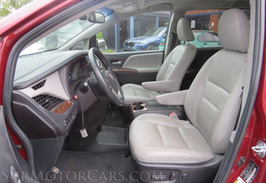 2015 Toyota Sienna - Image 20