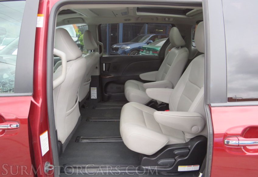 2015 Toyota Sienna - Image 25