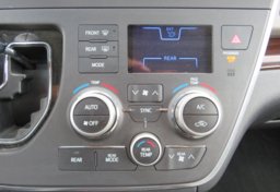 2015 Toyota Sienna - Image 44