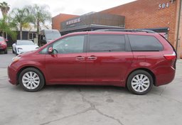2015 Toyota Sienna - Image 10