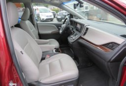 2015 Toyota Sienna - Image 23