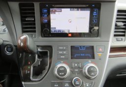 2015 Toyota Sienna - Image 40