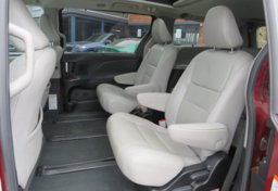 2015 Toyota Sienna - Image 27