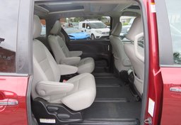 2015 Toyota Sienna - Image 26
