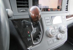 2015 Toyota Sienna - Image 50