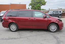 2015 Toyota Sienna - Image 9