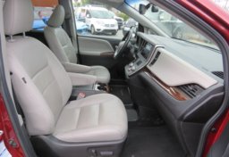 2015 Toyota Sienna - Image 22