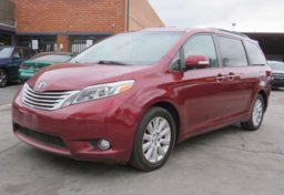 2015 Toyota Sienna - Image 3