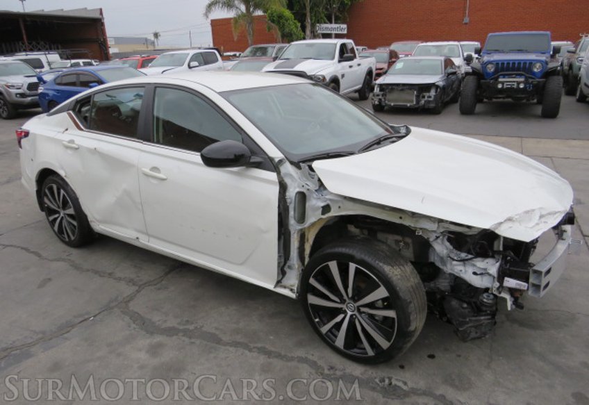 2022 Nissan Altima - Image 2