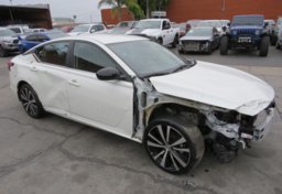 2022 Nissan Altima - Image 2