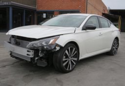 2022 Nissan Altima - Image 3