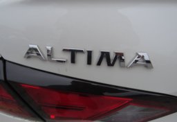 2022 Nissan Altima - Image 17