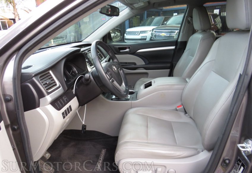 2016 Toyota Highlander - Image 21