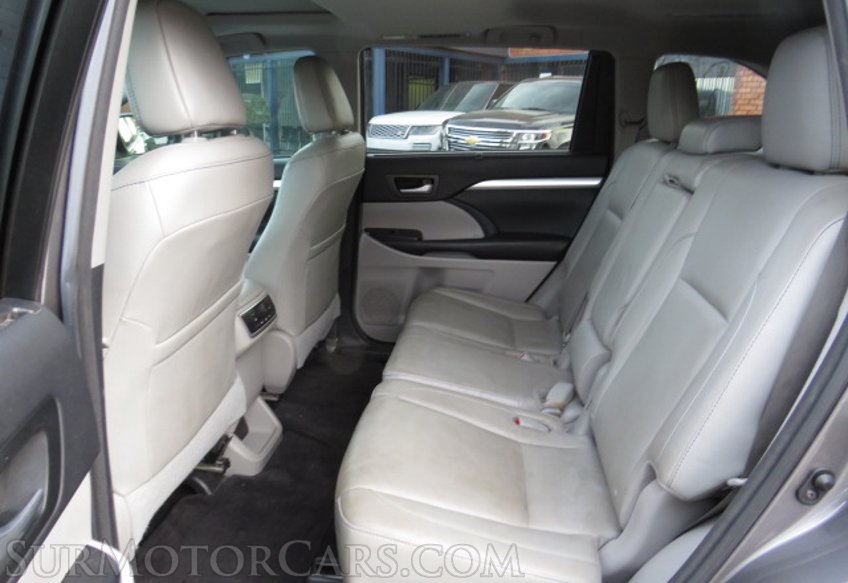 2016 Toyota Highlander - Image 30