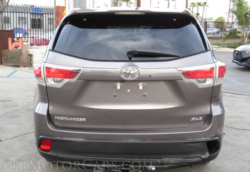 2016 Toyota Highlander - Image 12