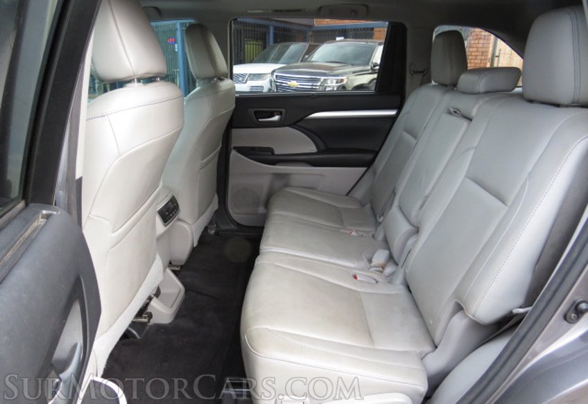 2016 Toyota Highlander - Image 32