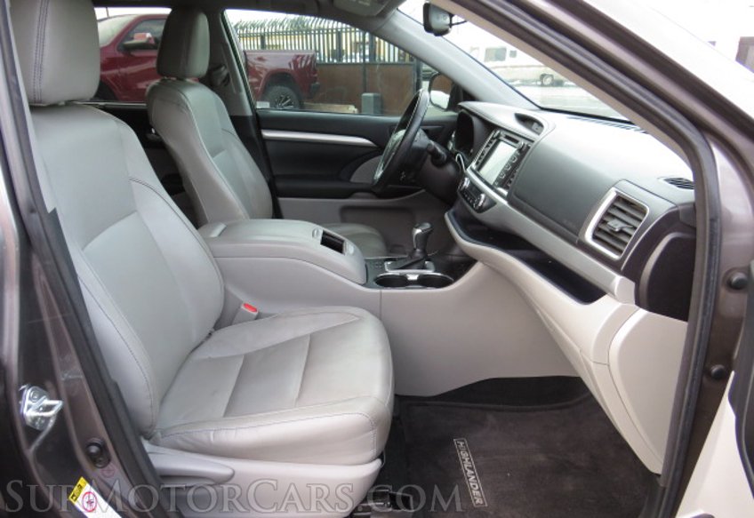 2016 Toyota Highlander - Image 20
