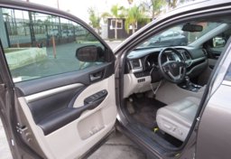 2016 Toyota Highlander - Image 24