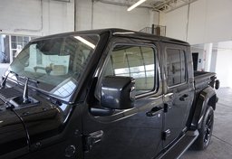 2020 Jeep Gladiator - Image 14