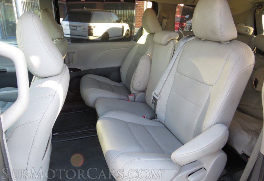 2020 Toyota Sienna - Image 18