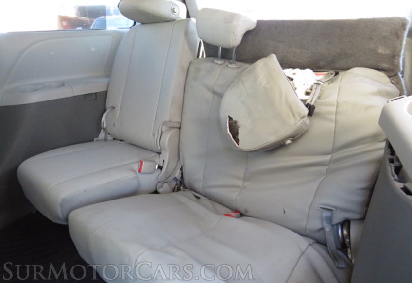 2020 Toyota Sienna - Image 24