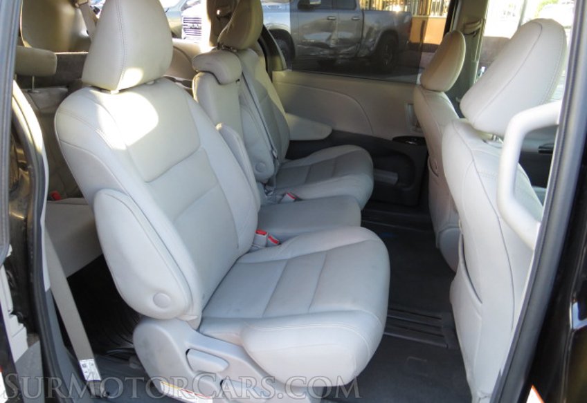 2020 Toyota Sienna - Image 12