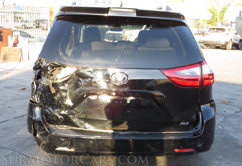 2020 Toyota Sienna - Image 16