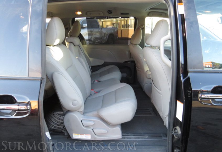 2020 Toyota Sienna - Image 14