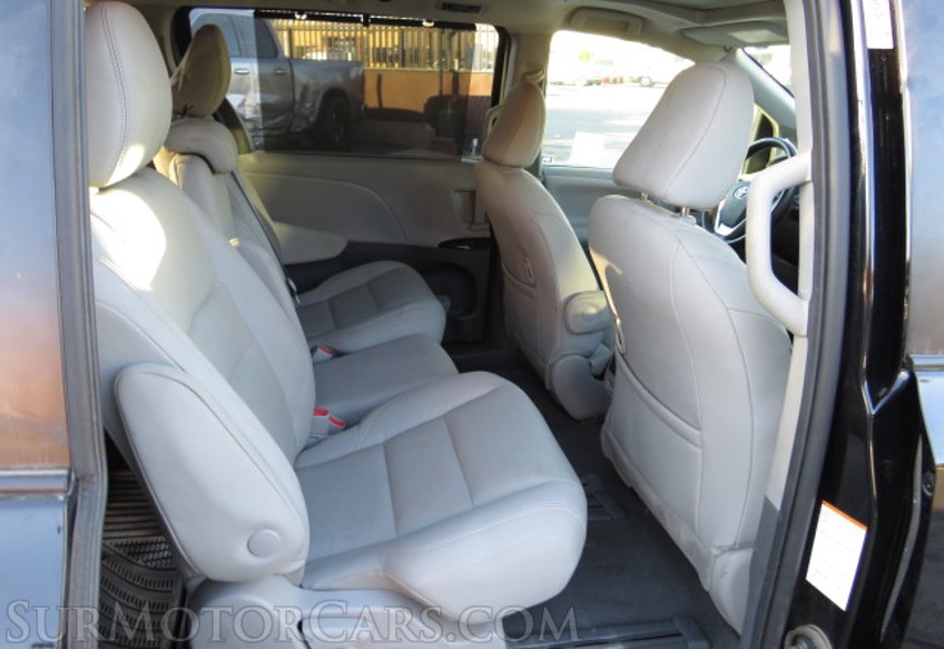 2020 Toyota Sienna - Image 10