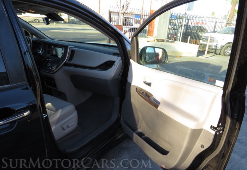 2020 Toyota Sienna - Image 7