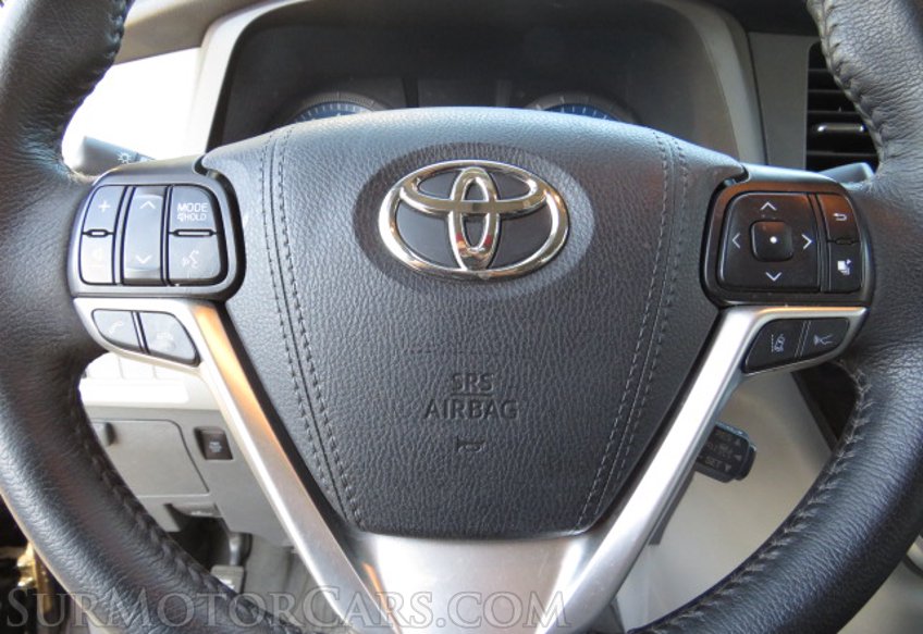 2020 Toyota Sienna - Image 34