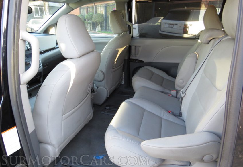 2020 Toyota Sienna - Image 19