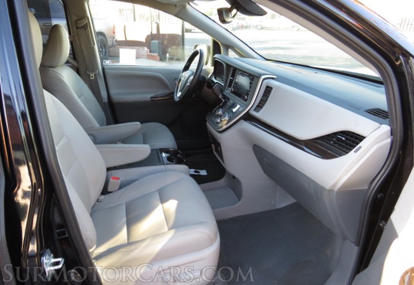 2020 Toyota Sienna - Image 6