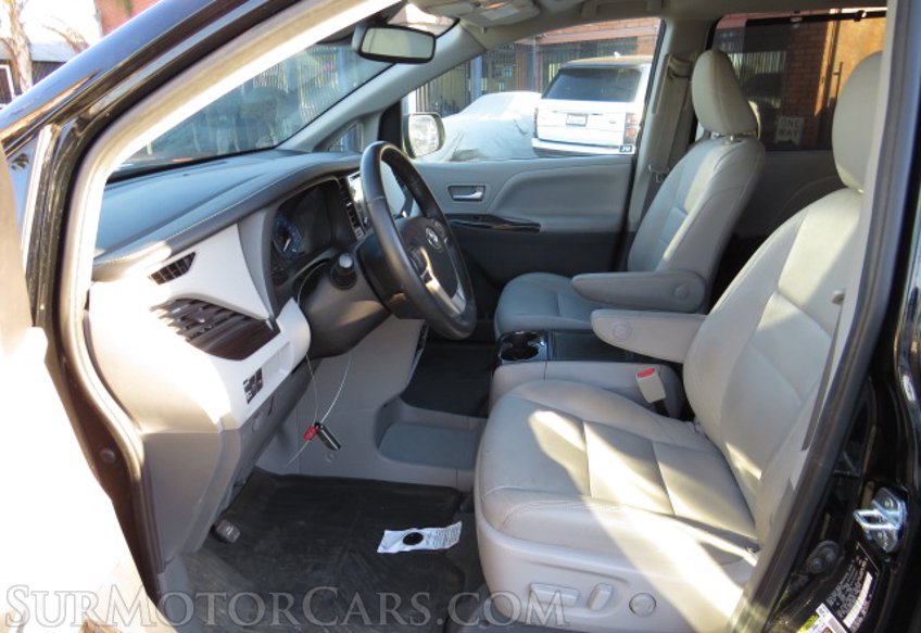 2020 Toyota Sienna - Image 23