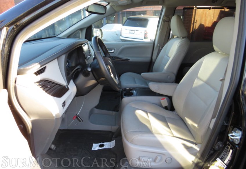 2020 Toyota Sienna - Image 22