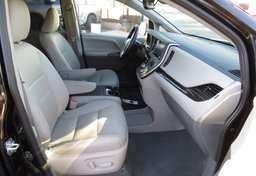 2020 Toyota Sienna - Image 5