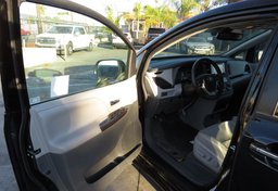 2020 Toyota Sienna - Image 20