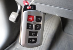 2020 Toyota Sienna - Image 32