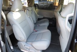 2020 Toyota Sienna - Image 12