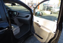 2020 Toyota Sienna - Image 7