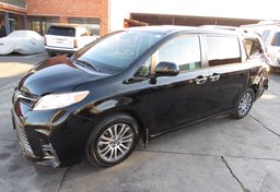 2020 Toyota Sienna - Image 2