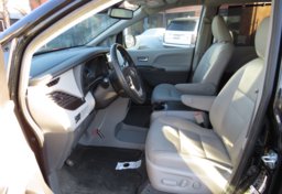 2020 Toyota Sienna - Image 23