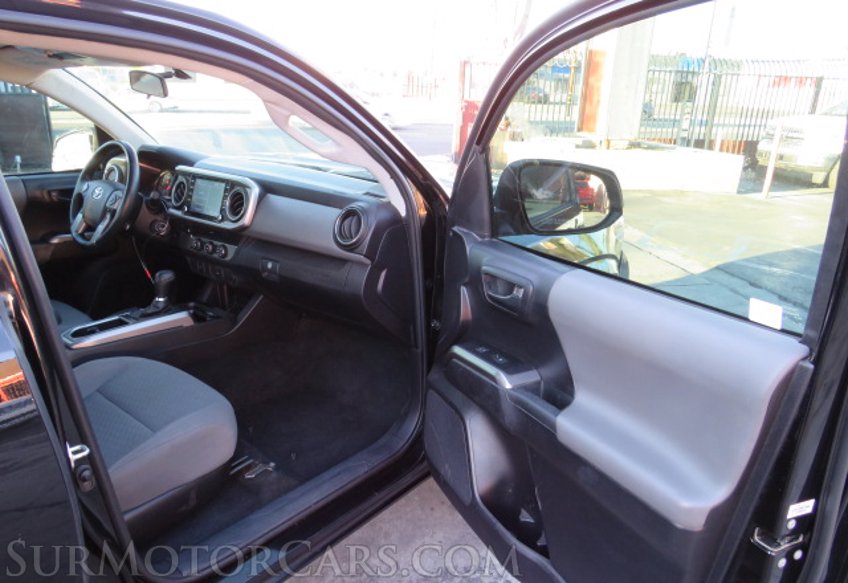 2020 Toyota Tacoma - Image 18