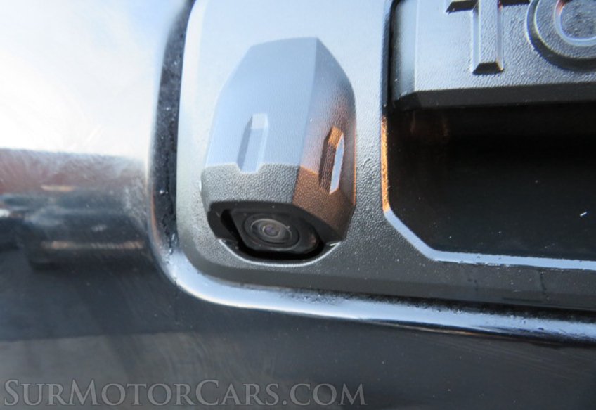 2020 Toyota Tacoma - Image 16