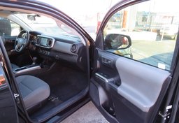 2020 Toyota Tacoma - Image 18