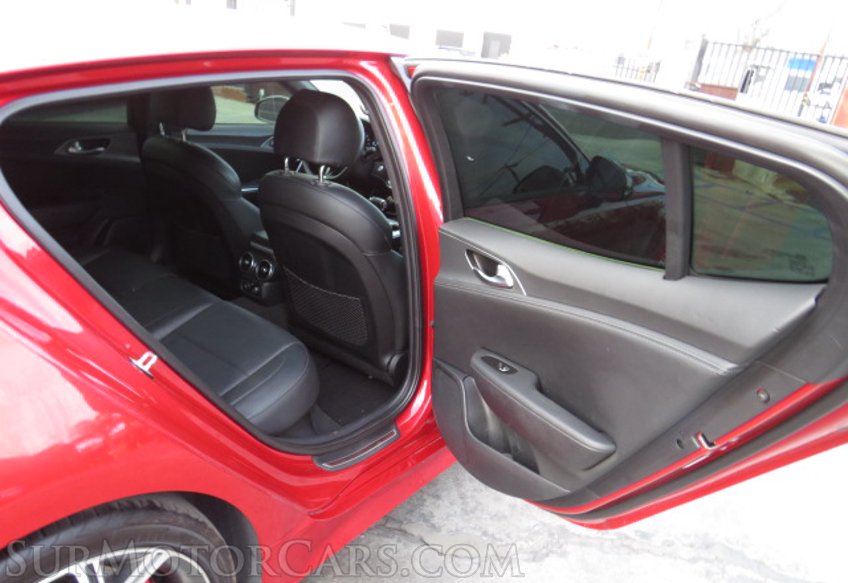 2018 Kia Stinger - Image 28