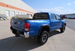 2016 Toyota Tacoma - Image 8