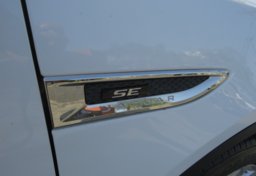 2018 Jaguar E-PACE - Image 17